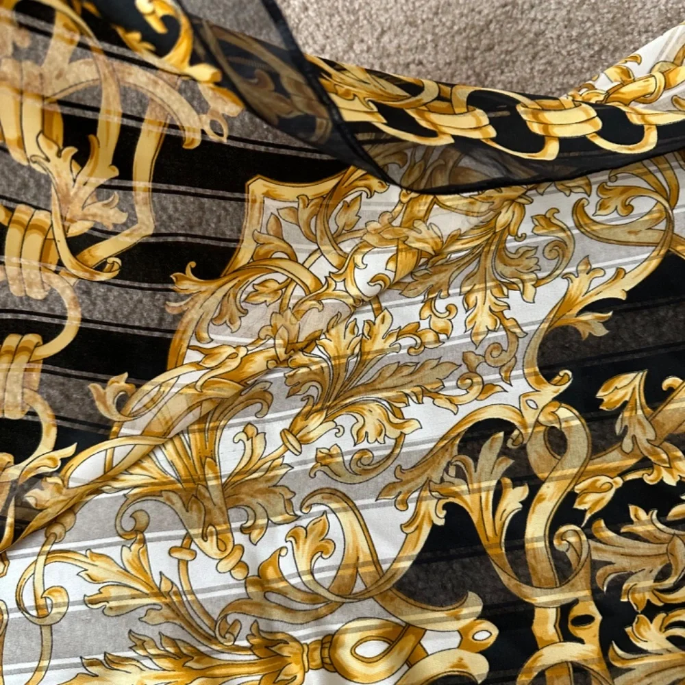 baroque scarf made in Italy - Picture 3 of 4